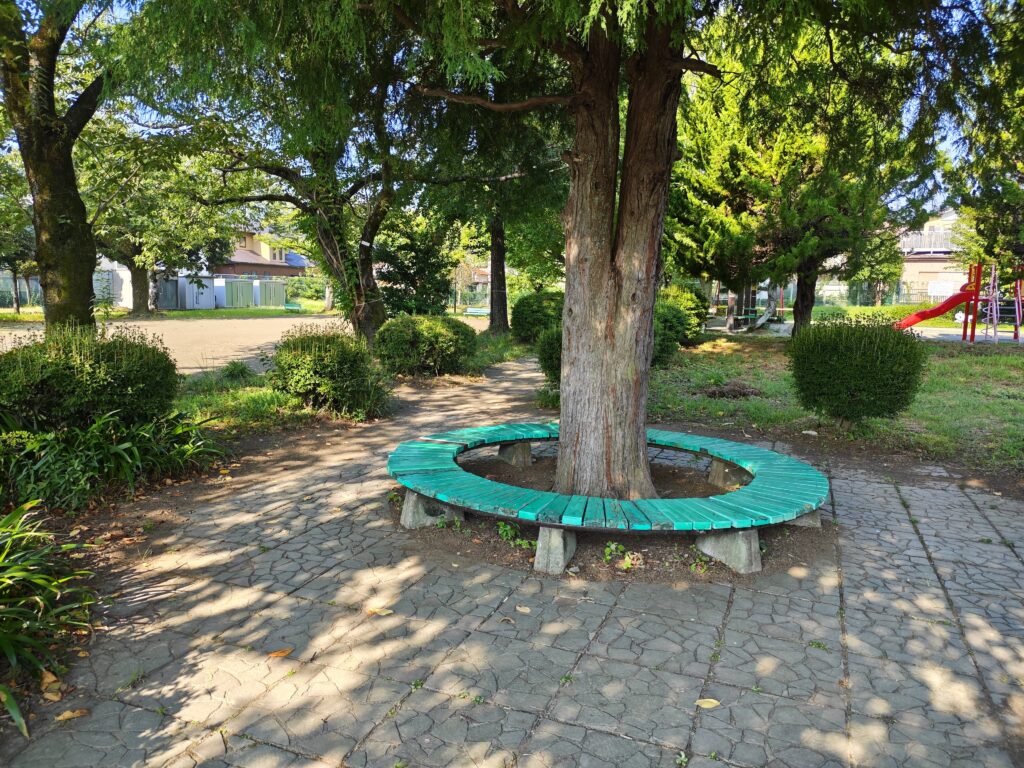 神奈川県秦野市 よねやま公園のベンチ