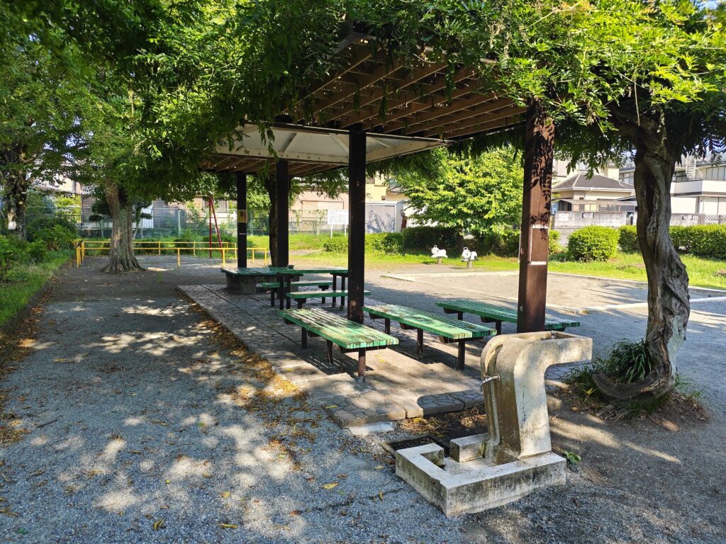 神奈川県秦野市 よねやま公園のベンチ