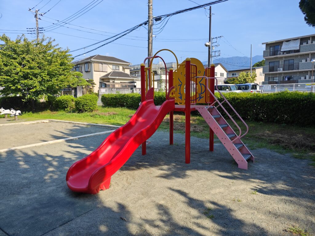 神奈川県秦野市 よねやま公園の滑り台